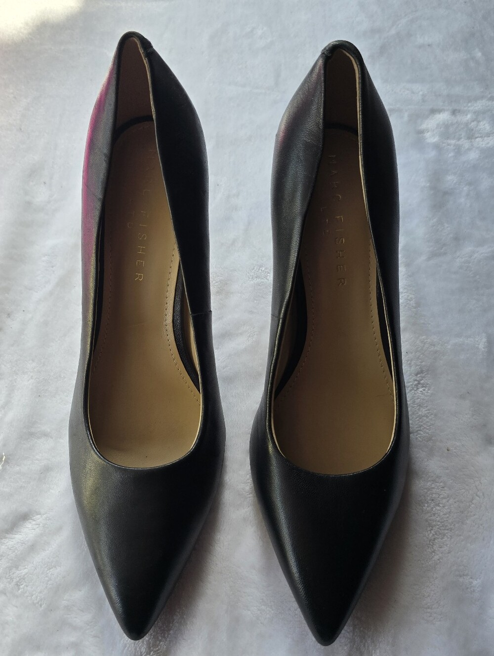 Marc Fisher Black Pointed Toe Pumps Mismatched Pair Left size 7M Right size 7.5M